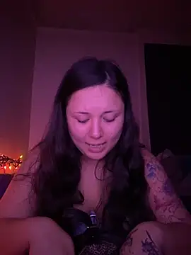 Snapshot of xocrybaby chatting on 11.12.25 xocrybaby online show from 11.12.25