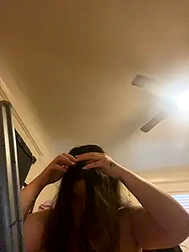 Snapshot of xocrybaby chatting on 11.24.25 xocrybaby online show from 11.24.25