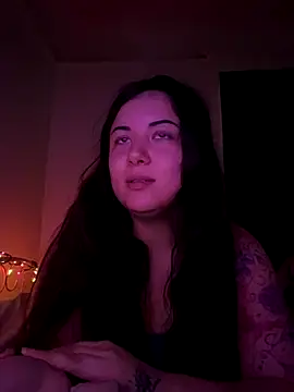 Snapshot of xocrybaby chatting on 11.25.25 xocrybaby online show from 11.25.25