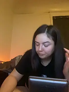 Snapshot of xocrybaby chatting on 11.29.25 xocrybaby online show from 11.29.25