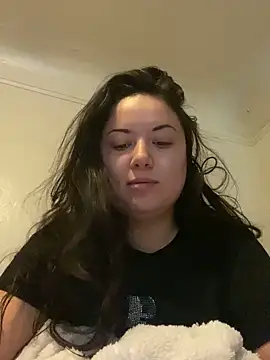 Snapshot of xocrybaby chatting on 12.13.25 xocrybaby online show from 12.13.25