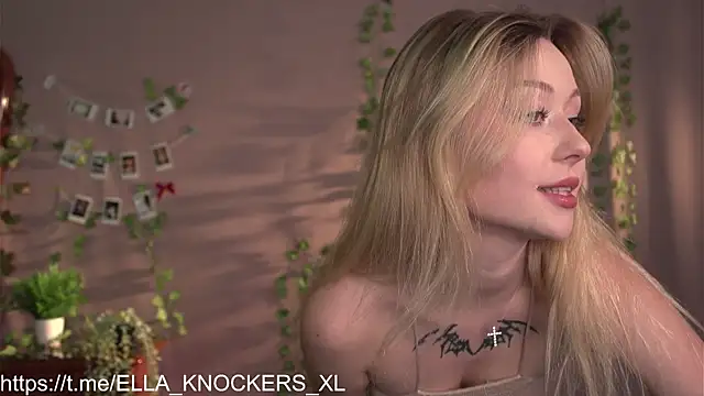 Snapshot of ella_knockers_xl chatting on 02.01.25 ella knockers xl online show from 02.01.25