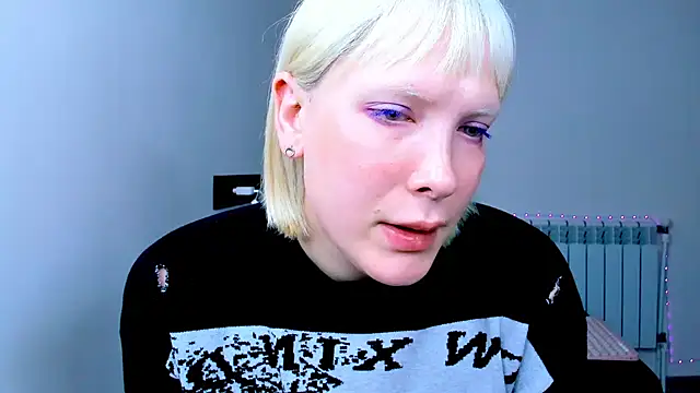 Snapshot of dollmore chatting on 11.16.25 dollmore online show from 11.16.25