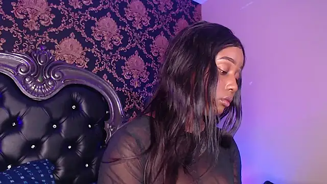 Snapshot of MichaelaCox chatting on 05.29.26 MichaelaCox online show from 05.29.26