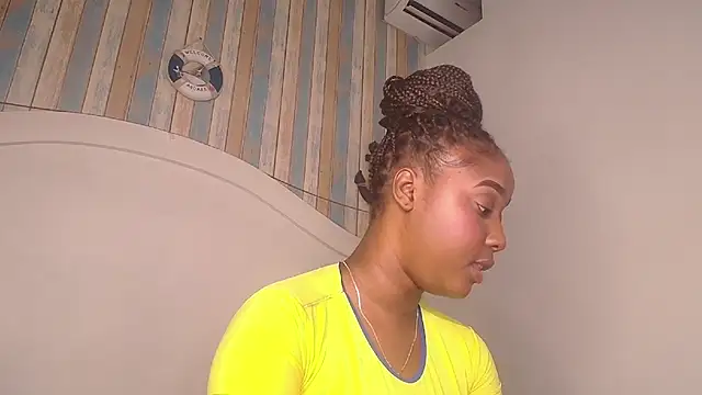 Snapshot of MichaelaCox chatting on 06.27.26 MichaelaCox online show from 06.27.26