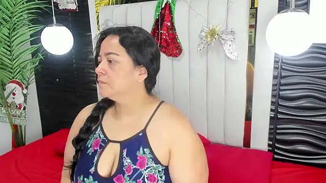 Snapshot of lucia_vonne_ chatting on 12.14.24 lucia vonne online show from 12.14.24