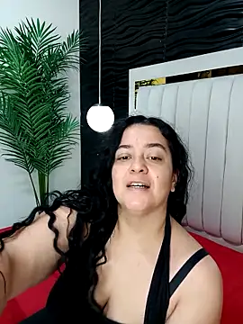 Snapshot of lucia_vonne_ chatting on 02.26.25 lucia vonne online show from 02.26.25