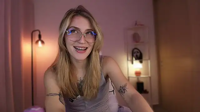 Snapshot of Dakotaa_ chatting on 11.28.25 Dakotaa online show from 11.28.25