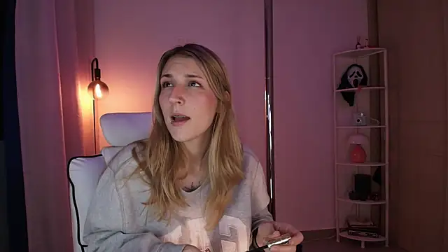 Snapshot of Dakotaa_ chatting on 12.17.25 Dakotaa online show from 12.17.25