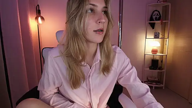 Snapshot of Dakotaa_ chatting on 12.23.25 Dakotaa online show from 12.23.25