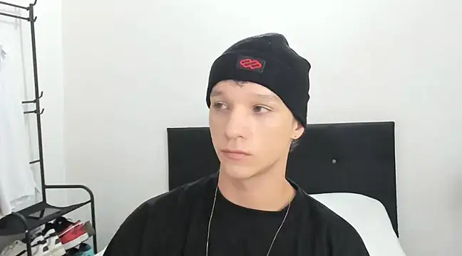 Snapshot of angelcortes chatting on 12.27.24 angelcortes online show from 12.27.24