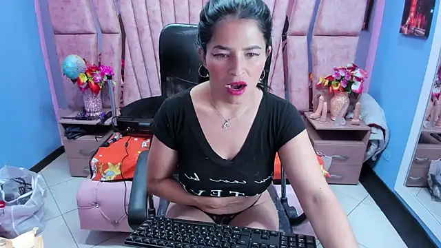 HornySkinny26 online show from 10.20.25