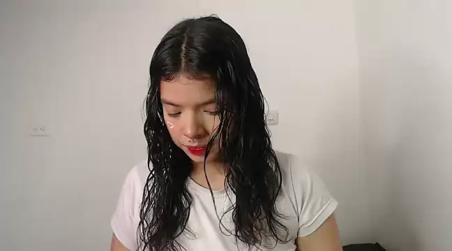 yungelitamor  online show from 01.06.25