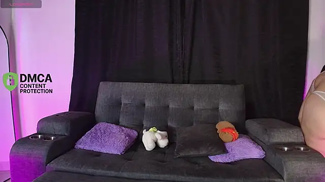 yungelitamor  online show from 04.23.26