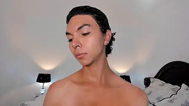 Snapshot of xhenisa_ chatting on 01.23.25 xhenisa online show from 01.23.25