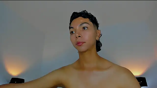 Snapshot of xhenisa_ chatting on 11.29.25 xhenisa online show from 11.29.25