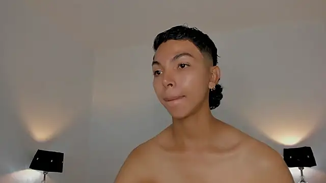 Snapshot of xhenisa_ chatting on 01.11.26 xhenisa online show from 01.11.26