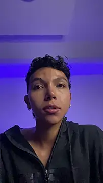 Snapshot of xhenisa_ chatting on 01.15.26 xhenisa online show from 01.15.26