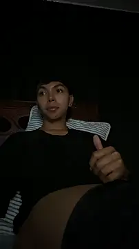 Snapshot of xhenisa_ chatting on 02.05.26 xhenisa online show from 02.05.26