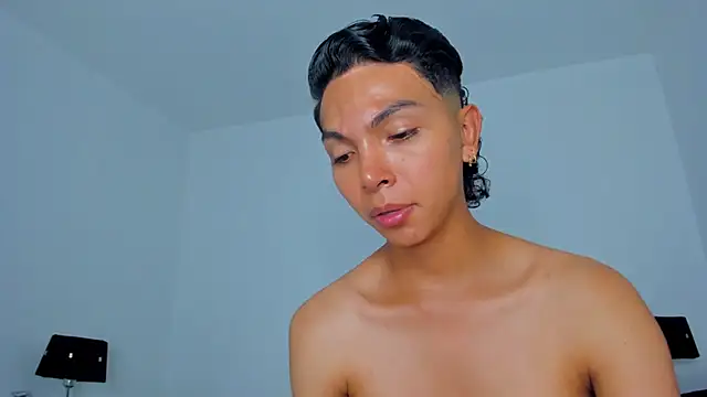 xhenisa  online show from 04.06.26