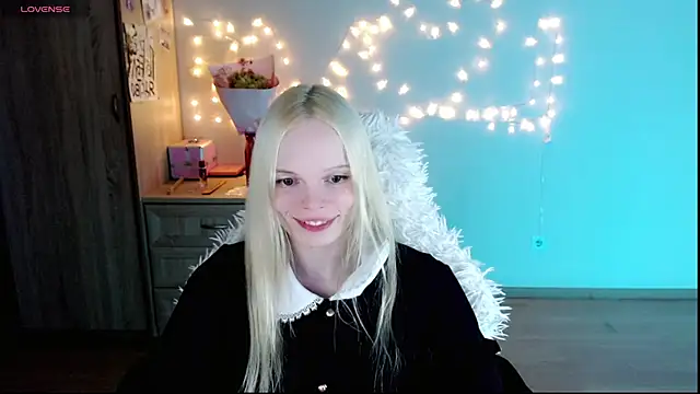 Emily Nyaffee online show from 03.04.25