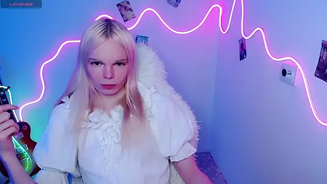 Emily Nyaffee online show from 10.28.25