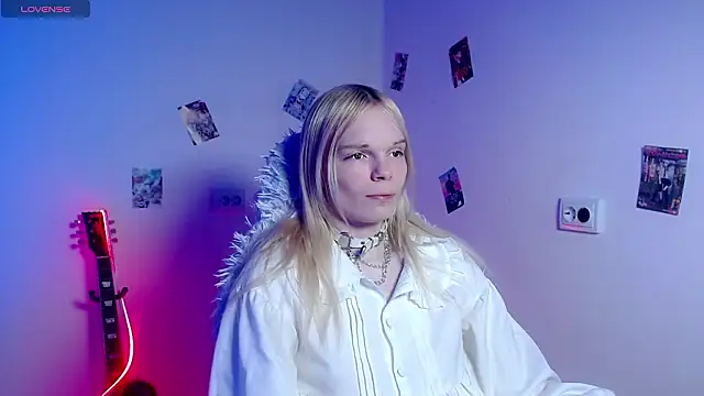 Snapshot of Emily_Nyaffee chatting on 03.23.26 Emily Nyaffee online show from 03.23.26