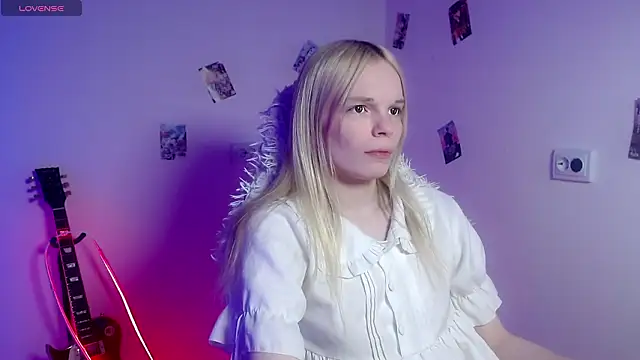 Snapshot of Emily_Nyaffee chatting on 03.27.26 Emily Nyaffee online show from 03.27.26