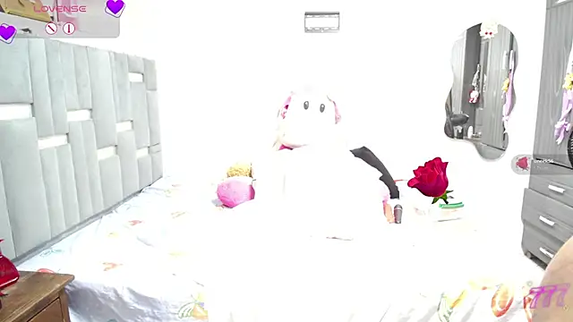 Snapshot of thickebonymilfF chatting on 05.17.26 thickebonymilfF online show from 05.17.26