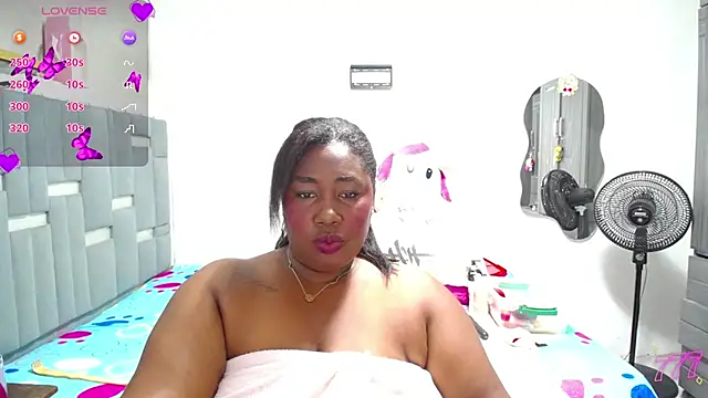 Snapshot of thickebonymilfF chatting on 06.13.26 thickebonymilfF online show from 06.13.26