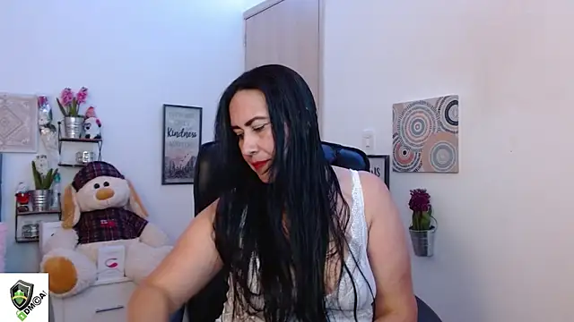 Snapshot of amalia_brunette chatting on 12.06.24 amalia brunette online show from 12.06.24