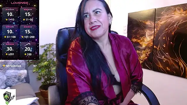 Snapshot of amalia_brunette chatting on 03.09.25 amalia brunette online show from 03.09.25