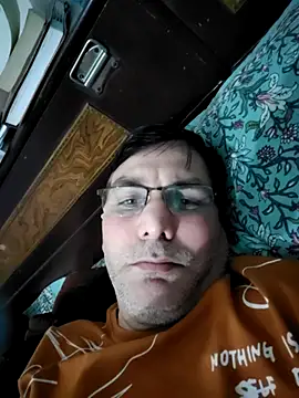 Snapshot of ZIMMY25 chatting on 11.19.25 ZIMMY25 online show from 11.19.25