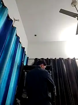 Snapshot of ZIMMY25 chatting on 11.22.25 ZIMMY25 online show from 11.22.25