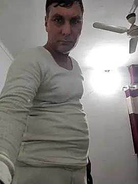 Snapshot of ZIMMY25 chatting on 12.21.25 ZIMMY25 online show from 12.21.25