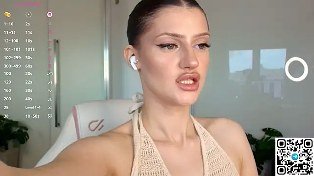 Snapshot of Skinny_Alice chatting on 07.30.26 Skinny Alice online show from 07.30.26