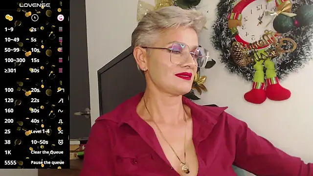 Snapshot of scarlett_paris22 chatting on 12.30.24 scarlett paris22 online show from 12.30.24