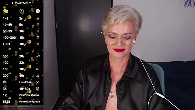 Snapshot of scarlett_paris22 chatting on 01.11.25 scarlett paris22 online show from 01.11.25