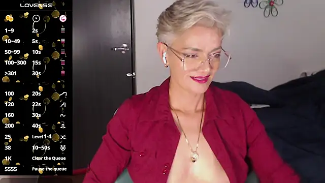 Snapshot of scarlett_paris22 chatting on 01.12.25 scarlett paris22 online show from 01.12.25