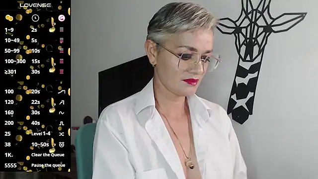 Snapshot of scarlett_paris22 chatting on 01.15.25 scarlett paris22 online show from 01.15.25
