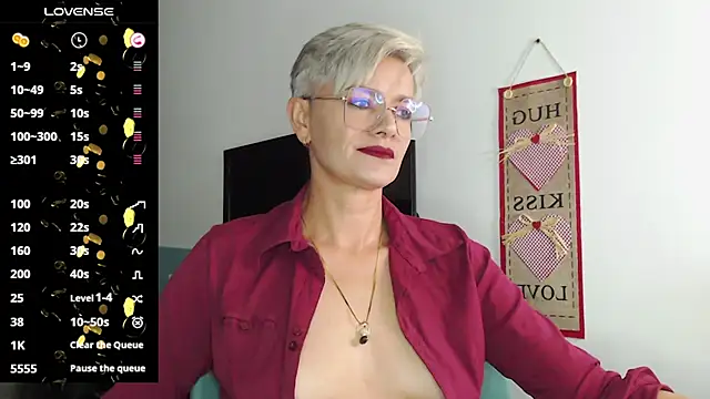 Snapshot of scarlett_paris22 chatting on 02.12.25 scarlett paris22 online show from 02.12.25