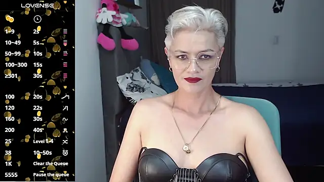 Snapshot of scarlett_paris22 chatting on 02.18.25 scarlett paris22 online show from 02.18.25