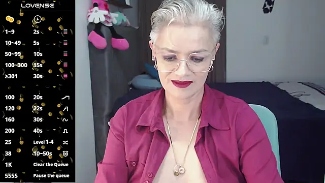 Snapshot of scarlett_paris22 chatting on 02.19.25 scarlett paris22 online show from 02.19.25
