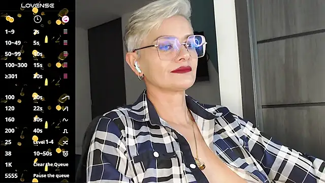 Snapshot of scarlett_paris22 chatting on 02.22.25 scarlett paris22 online show from 02.22.25