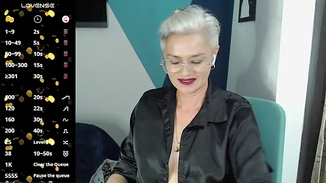 Snapshot of scarlett_paris22 chatting on 02.25.25 scarlett paris22 online show from 02.25.25