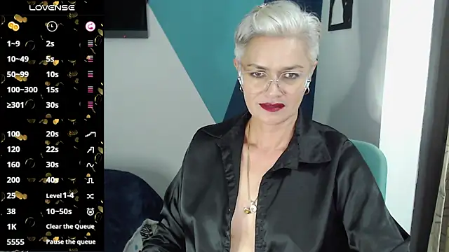 Snapshot of scarlett_paris22 chatting on 02.25.25 scarlett paris22 online show from 02.25.25