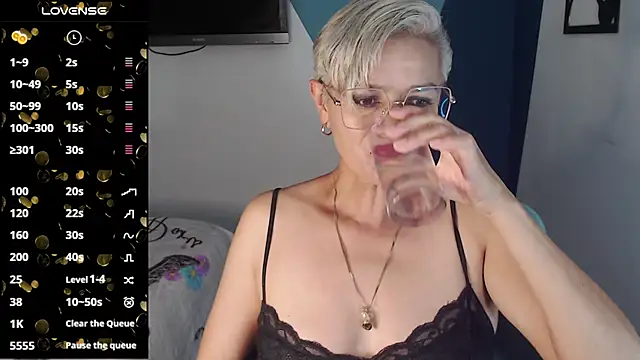 Snapshot of scarlett_paris22 chatting on 03.18.25 scarlett paris22 online show from 03.18.25