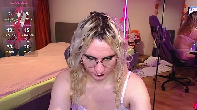 Lori Myaf online show from 11.18.25