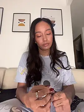 Snapshot of DianaHopson chatting on 02.06.26 DianaHopson online show from 02.06.26