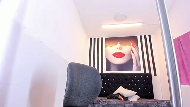 Snapshot of Shanelle__ chatting on 09.16.25 Shanelle online show from 09.16.25